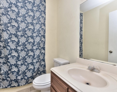 1202 Southwalk St - Photo Thumbnail 15