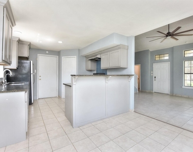 1202 Southwalk St - Photo Thumbnail 10