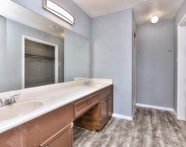 1202 Southwalk St - Photo Thumbnail 19