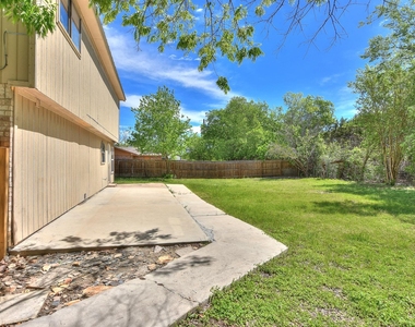 1202 Southwalk St - Photo Thumbnail 4