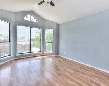 1202 Southwalk St - Photo Thumbnail 16