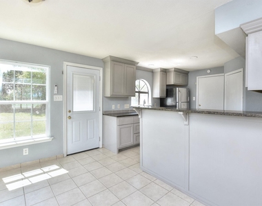 1202 Southwalk St - Photo Thumbnail 14