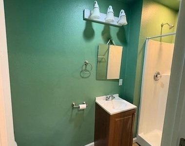 606 Guadalimar St - Photo Thumbnail 5