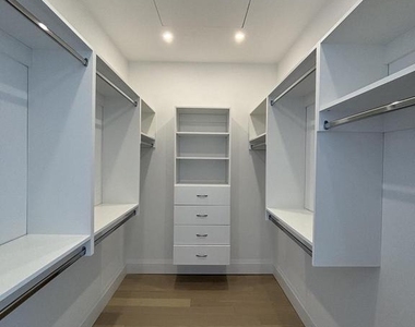 1099 Germantown Ave - Photo Thumbnail 4