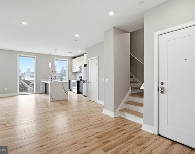 1000 W Girard Avenue - Photo Thumbnail 12