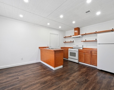 5104 Spruce Cv - Photo Thumbnail 9