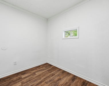 5104 Spruce Cv - Photo Thumbnail 14