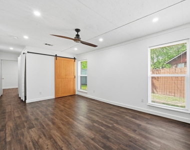 5104 Spruce Cv - Photo Thumbnail 5