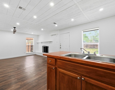 5104 Spruce Cv - Photo Thumbnail 11