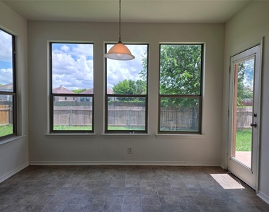 160 Mistletoe Ln - Photo Thumbnail 8