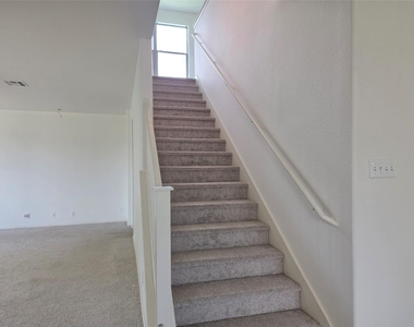 160 Mistletoe Ln - Photo Thumbnail 11