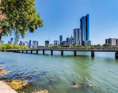 500 E Riverside Dr - Photo Thumbnail 1