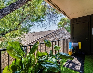 500 E Riverside Dr - Photo Thumbnail 17