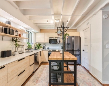 500 E Riverside Dr - Photo Thumbnail 7