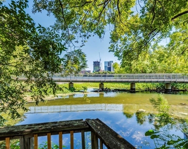 500 E Riverside Dr - Photo Thumbnail 24
