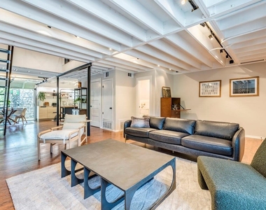 500 E Riverside Dr - Photo Thumbnail 5