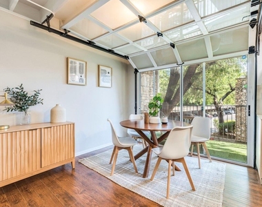 500 E Riverside Dr - Photo Thumbnail 6