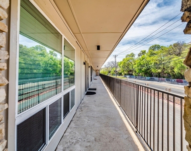 500 E Riverside Dr - Photo Thumbnail 28