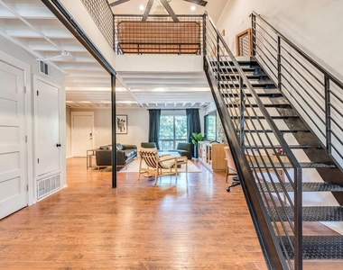 500 E Riverside Dr - Photo Thumbnail 10
