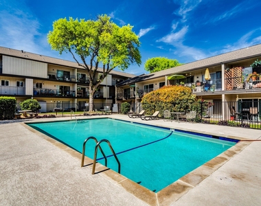500 E Riverside Dr - Photo Thumbnail 27