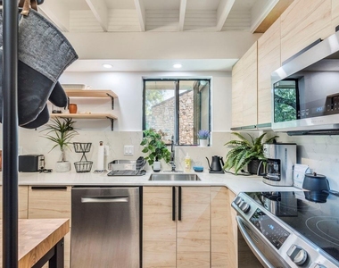 500 E Riverside Dr - Photo Thumbnail 8