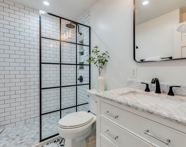 500 E Riverside Dr - Photo Thumbnail 15