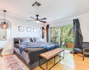 500 E Riverside Dr - Photo Thumbnail 13