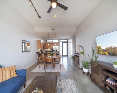 2525 S Lamar Blvd - Photo Thumbnail 4