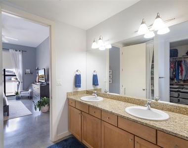 2525 S Lamar Blvd - Photo Thumbnail 14