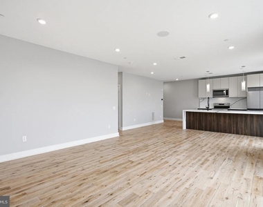1000 W Girard Avenue - Photo Thumbnail 3