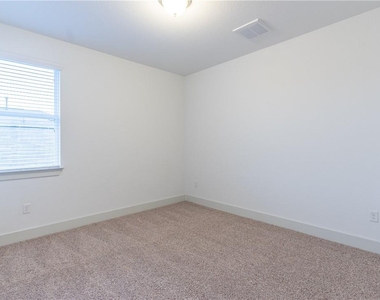 1410 Casa Dr - Photo Thumbnail 11