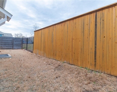 1410 Casa Dr - Photo Thumbnail 16