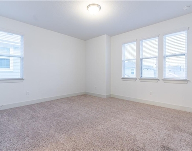 1410 Casa Dr - Photo Thumbnail 10