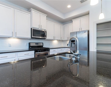 1410 Casa Dr - Photo Thumbnail 2