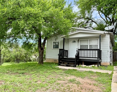 2906 E 12th St - Photo Thumbnail 1