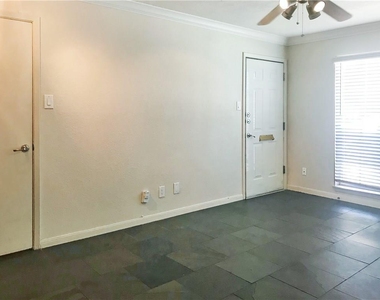 741 E Oltorf St - Photo Thumbnail 11