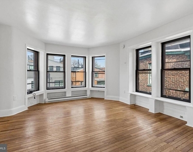 2105 Green Street - Photo Thumbnail 7