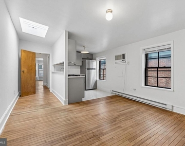 2105 Green Street - Photo Thumbnail 3
