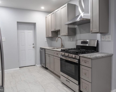 2323 Moore Street - Photo Thumbnail 5