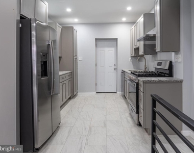 2323 Moore Street - Photo Thumbnail 4