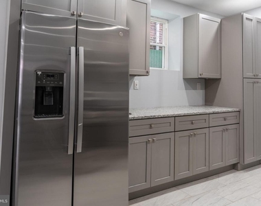2323 Moore Street - Photo Thumbnail 7