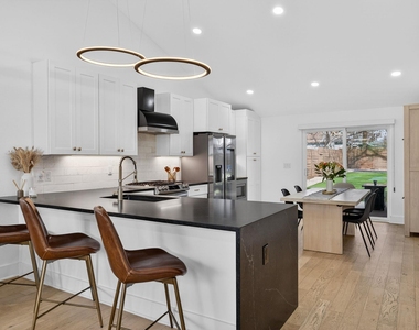 504 W Croslin St - Photo Thumbnail 6