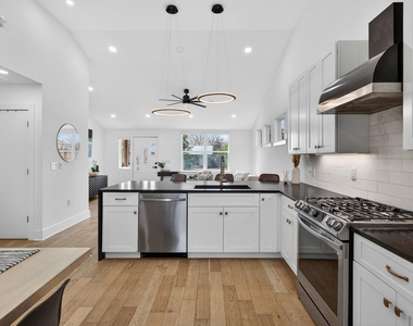 504 W Croslin St - Photo Thumbnail 10