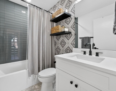 504 W Croslin St - Photo Thumbnail 17