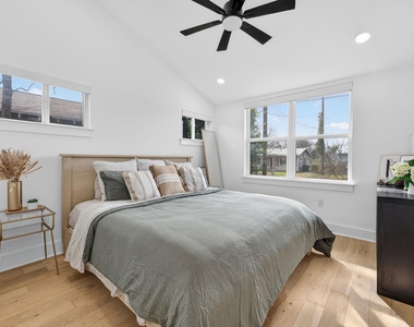 504 W Croslin St - Photo Thumbnail 11