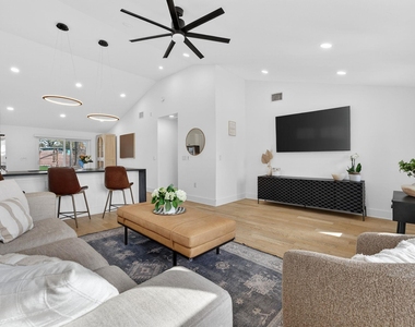 504 W Croslin St - Photo Thumbnail 3