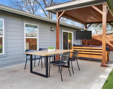 504 W Croslin St - Photo Thumbnail 19