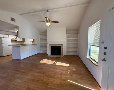 3000 Jadewood Ct - Photo Thumbnail 3