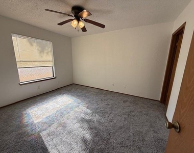 3000 Jadewood Ct - Photo Thumbnail 7