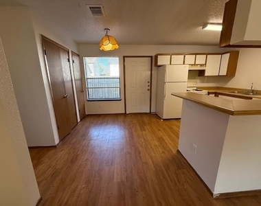 3000 Jadewood Ct - Photo Thumbnail 5